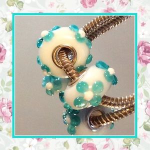 🌺 2PC: FLOWER BLUE & WHITE BEADS CHARMS GEMS BOHO